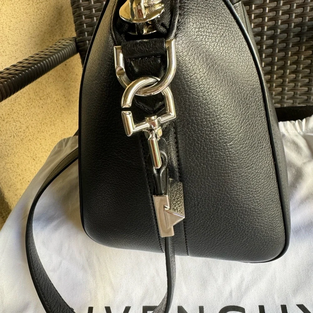 Givenchy Antigona Black Leather Bag - Picture 12 of 12